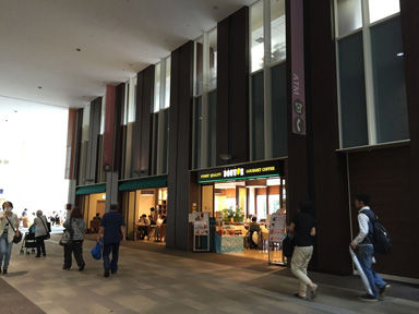 天井の高いドトール