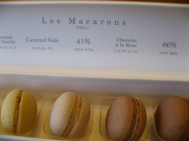 rose macarons