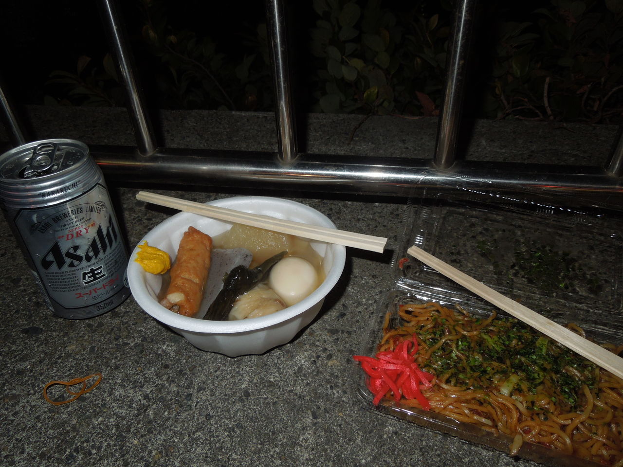 おでんと焼きそばで乾杯