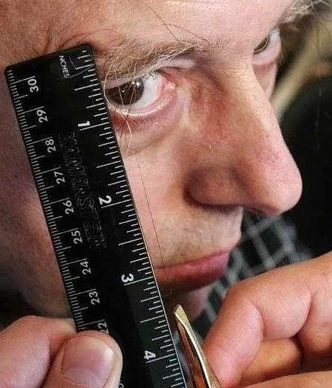 Worlds-Longest-Eyebrow-Leonard-Traenkenschuh