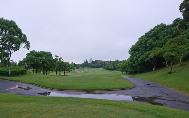 インペリアルCCスタート前小雨