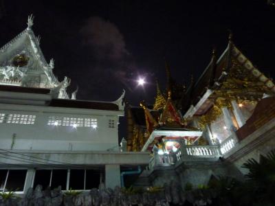 ワットホワランポーン夜