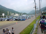 4)朝7時で駐車場満杯