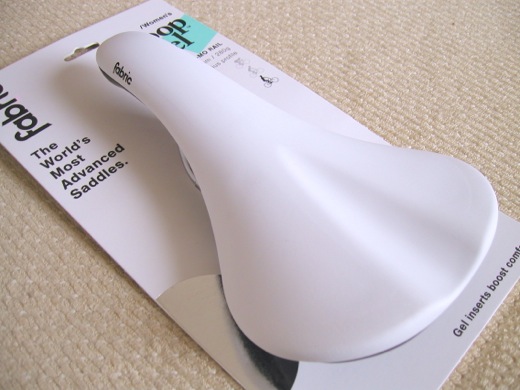 RX3のサドルをfabric Scoop RADIUS gel ELITEに交換 : ブツぶつブログ！