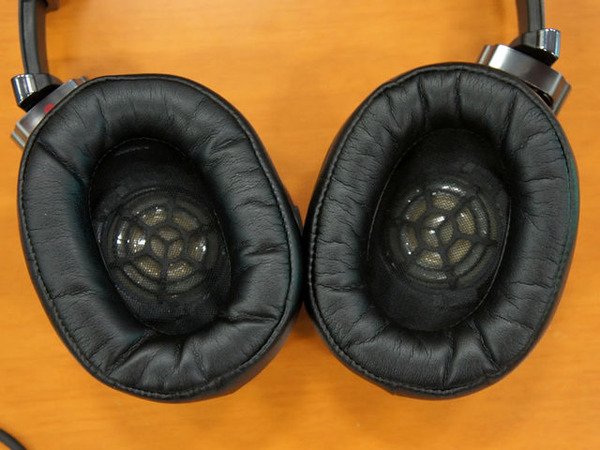 MDR-1R_earpad01