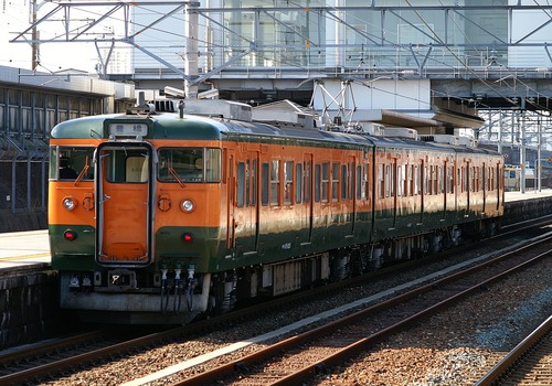 【海外の反応】25秒ずれただけで謝罪会見を…時間に厳格な日本の列車の発車時間
