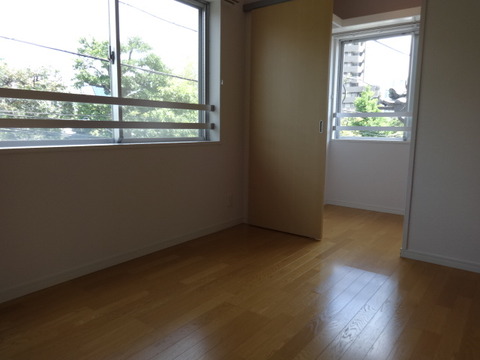 シュロス初台 027