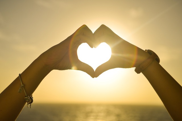 sunset-hands-love-woman-large3