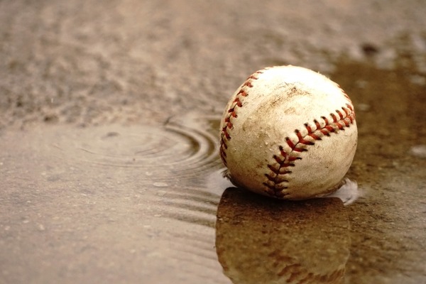 パ・リーグ 運命の10.10決戦　雨で試合開始遅延