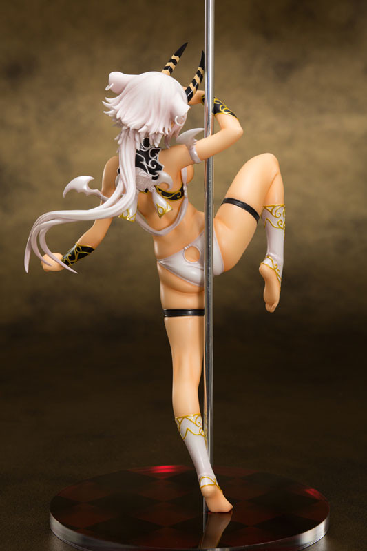 FIGURE-028880_15