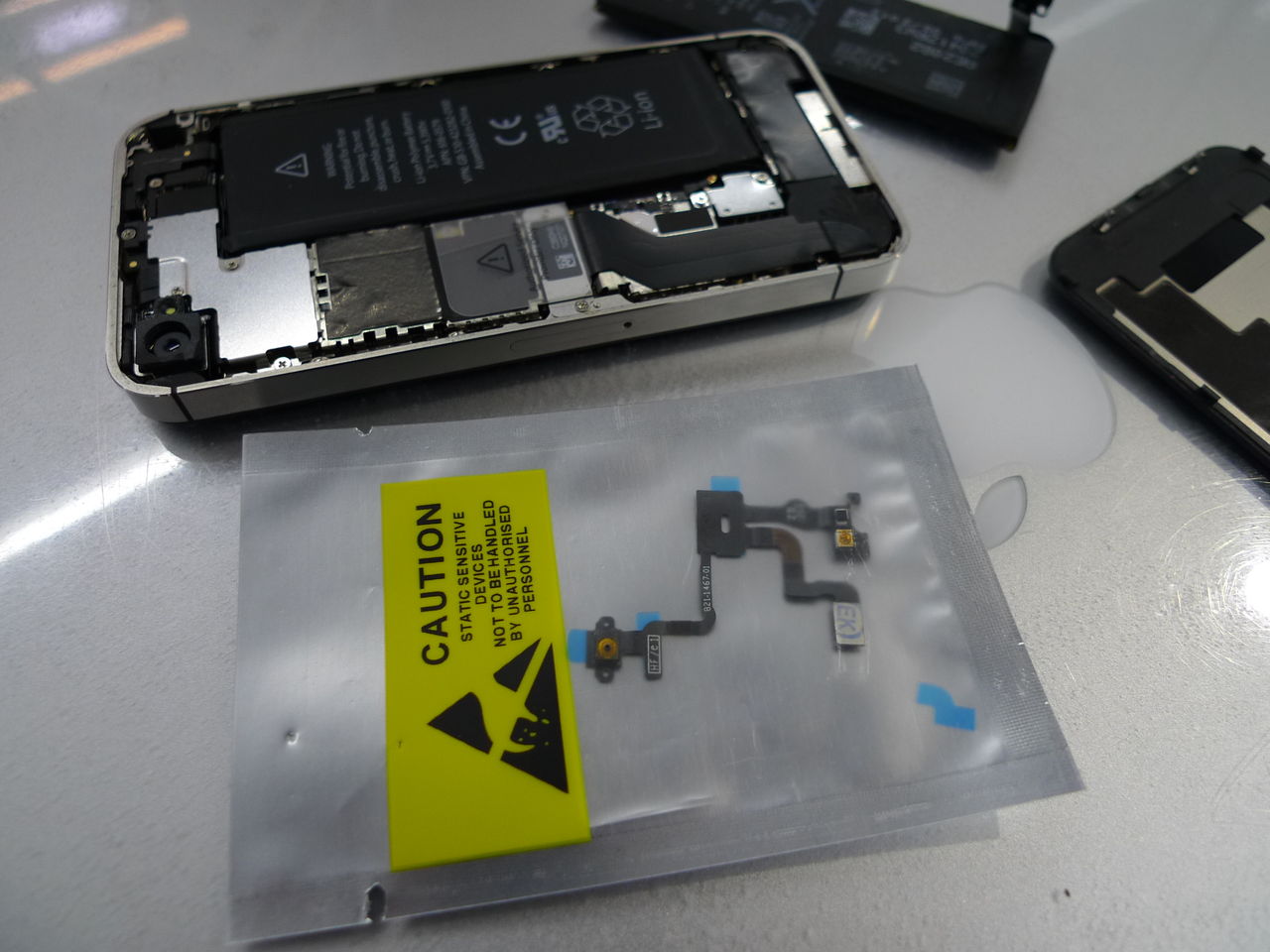 押せなくなったiPhone4Sの電源ボタンを「ちゃんと」修理する