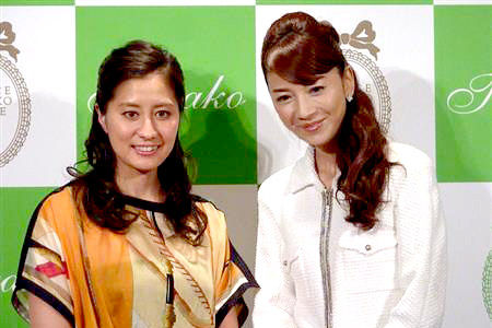竹内智香(左)と君島十和子氏(写真:サンケイスポーツ)