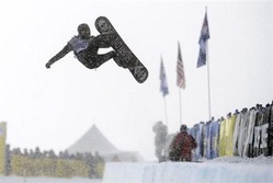1月24日、スノーボード男子ハーフパイプで冬季五輪の過去2大会を連覇したショーン・ホワイトは、ソチ五輪でハーフパイプとスロープスタイルの2種目に挑戦する。コロラド州ブレッケンリッジで8日撮影(2014年 ロイター/Mark Leffingwell-USA TODAY Sports)