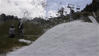 造雪作業が始まった井川スキー場腕山=三好市