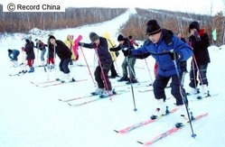 22日、シンガポール華字紙は「中国の一部の観光地は無秩序」と題した記事で、中国で優良観光地に指定されている場所でも全く秩序が守られていない実態を報じた。写真は黒竜江省のスキー場。