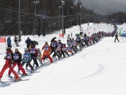 スキーパレードの列は540メートル以上に(写真=昨年の様子)