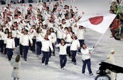 旗手の岡崎選手を先頭に入場する日本選手団=増田教三撮影(読売新聞社)