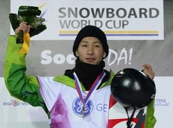 平岡が五輪テスト大会ハーフパイプで優勝、スノーボードW杯
