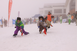 家族対抗!雪上運動会