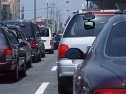 “ガス欠”は意外と多い救援依頼のひとつ。大規模な渋滞が予想される年末年始は燃料の残量をチェックし、早めの給油を心がけよう