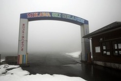 廃止される見通しとなった美川スキー場=27日午後、久万高原町日野浦