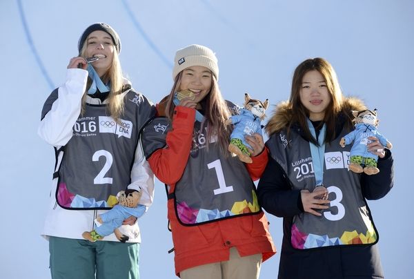women_podium