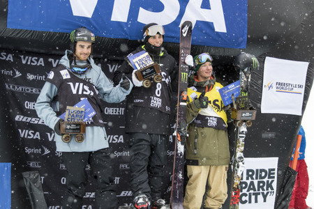 men podium