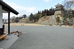 イベント会場になる上田城跡公園管理事務所前広場