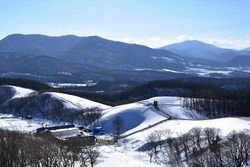 2018年に韓国江原道平昌で開催される平昌冬季五輪が、深刻な雪不足に頭を抱えている。五輪が開催されるのは2月9日から25日までの17日間だが、温暖化の影響でこの間の平均気温が最高気温、最低気温ともに上昇しているほか、積雪量も減少する一方という。同国では五輪を成功裏に終えるためにも、徹底した対策が必要だとする声があがっている。(イメージ写真提供:123RF)