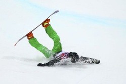 2014年2月11日、アイルランドのシーマス・オコナー(Seamus O'Connor)選手がスノーボード男子ハーフパイプの準決勝で転倒。 (GETTY)