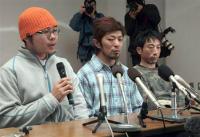無事救助され会見する左から金藤宗晃さん、端橋伸一さん、松原靖男さん=5日午後2時35分、広島市中区の広島市民病院