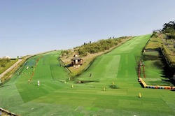 廃止される人工芝スキー場