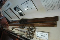 ハンネス・シュナイダーが持参し愛用したスキー(野沢温泉提供)
