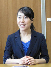スーパーアドバイザーに着任した中島志保さん=県庁で