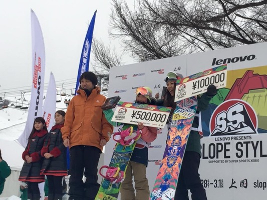 women podium