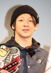 「ジャパンアクションスポーツアワード2014」授賞式に登場したソチ五輪スノーボード・ハーフパイプ銀メダルの平野歩夢