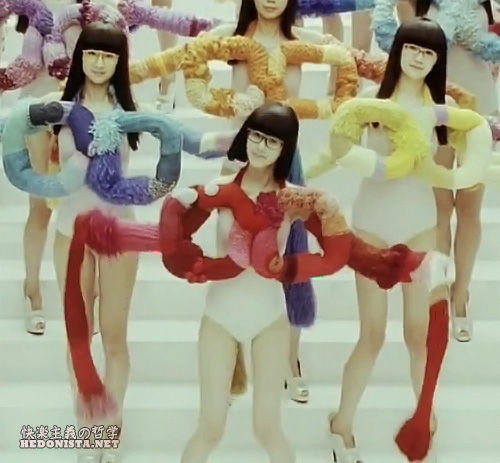 水原希子さんの股間に筋 / Zoff Wonderland編