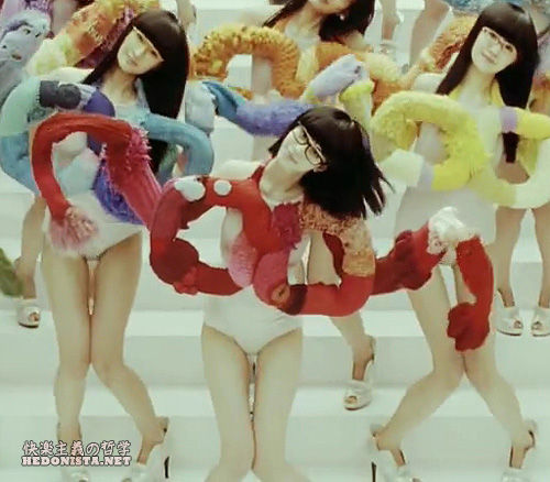 水原希子さんの股間に筋 / Zoff Wonderland編