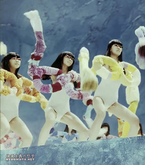 水原希子さんの股間に筋 / Zoff Wonderland編