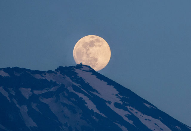 月と剣が峰-