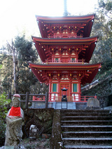 青龍寺 朱色の三重の塔が色鮮やかです