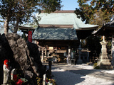 禅師峰寺 土佐湾からの潮風をもろに受ける本堂は木々が朽ち果てている部分もある