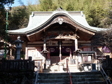 清滝寺 本堂に並んで大師堂が迫力ある姿を見せます