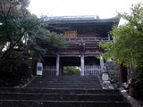 竹林寺 重厚な仁王門が迫力のある姿で出迎えてくれます