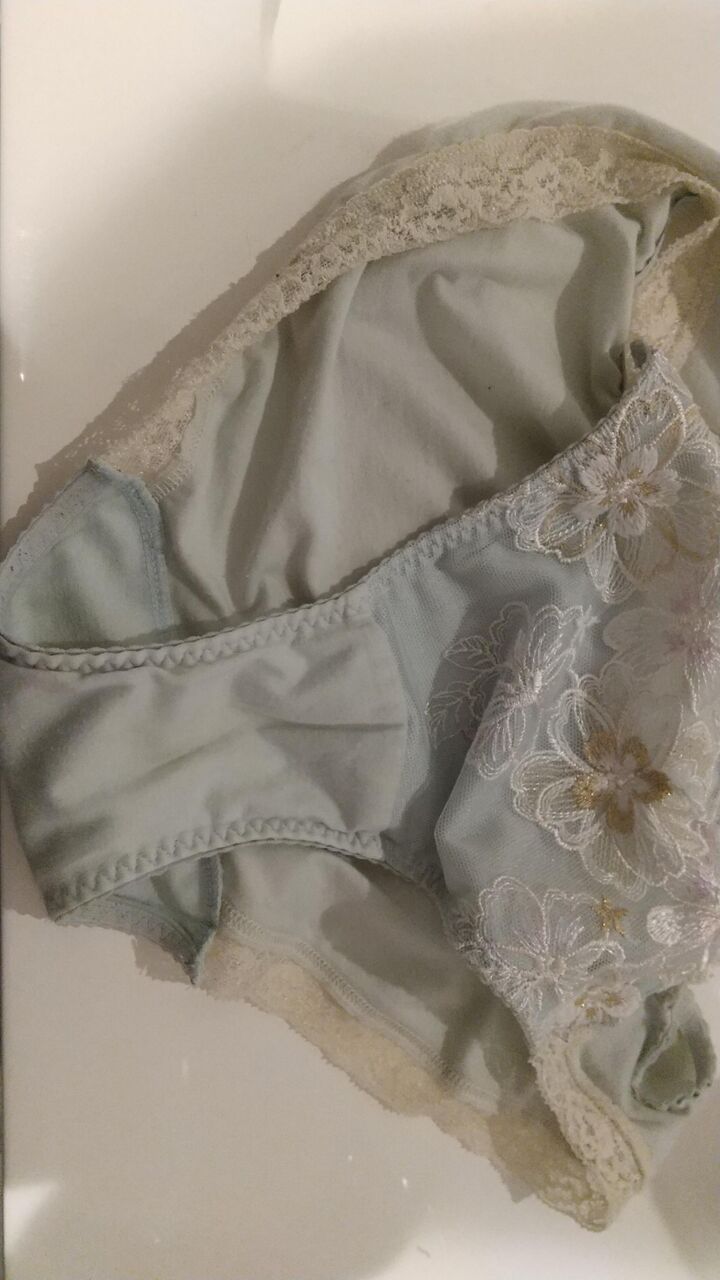 ◆【画像】嫁が1日履いた脱ぎたてパンツ撮った 変態の宴Ⅱ