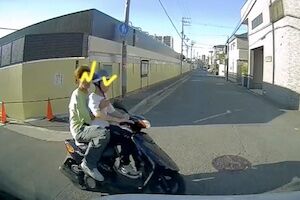 ◆【大阪】2ケツしていたヤンキーの原付バイクを吹っ飛ばしてしまうドラレコ動画。 変態の宴Ⅱ