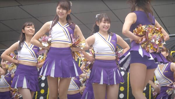 ◆【画像】スレンダー体型ばかりのチア集団に紛れ込んでいるちょいぽちゃチアのエロさは異常 変態の宴Ⅱ