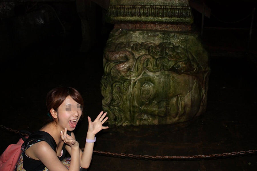 ◆【画像】乳首見えてるのに気づいてない素人娘、見つかる 変態の宴Ⅱ