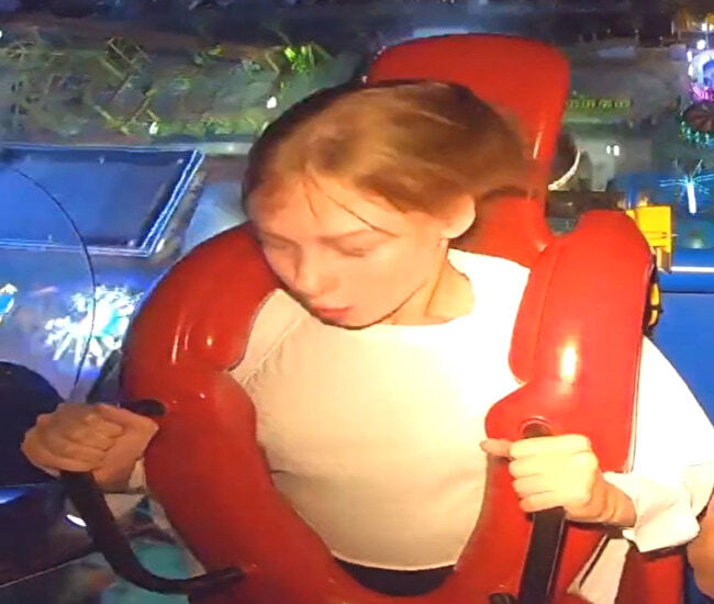 ◆【乳首ポロリ】絶叫マシンでおっぱいが全部出た10代少女の動画、50万再生突破wwwwww 変態の宴Ⅱ