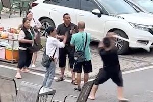 ◆【動画】後頭部に金属パイプフルスイングは鬼。中国人の喧嘩がエグすぎて(@_@;) 変態の宴Ⅱ